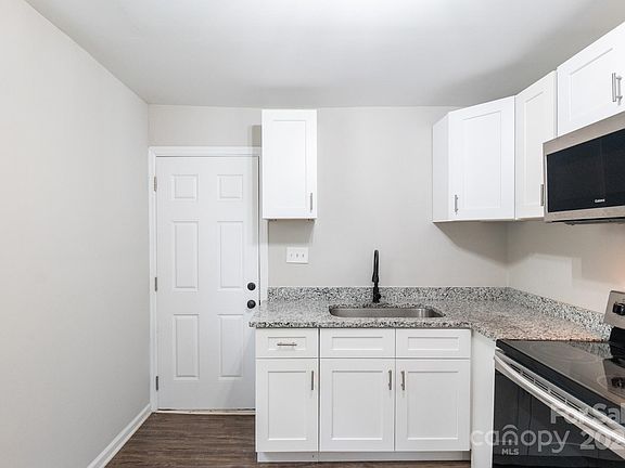 5th image of 1011 Rickert St