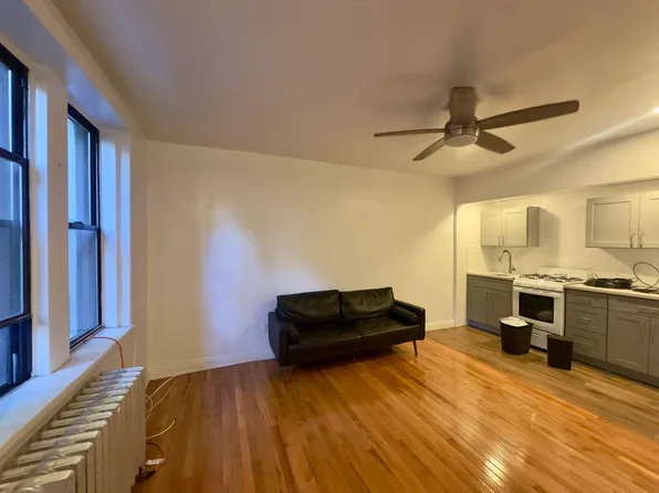 274 Gates Avenue image 1 of 5
