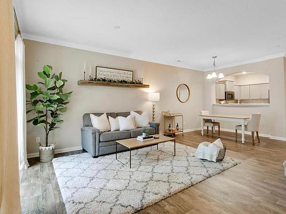 4th image of 309 Promenade Ln