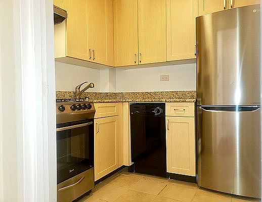 5th image of 210 W 89th St APT 11C