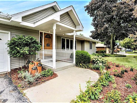 3rd image of 5716 Orchard Dr