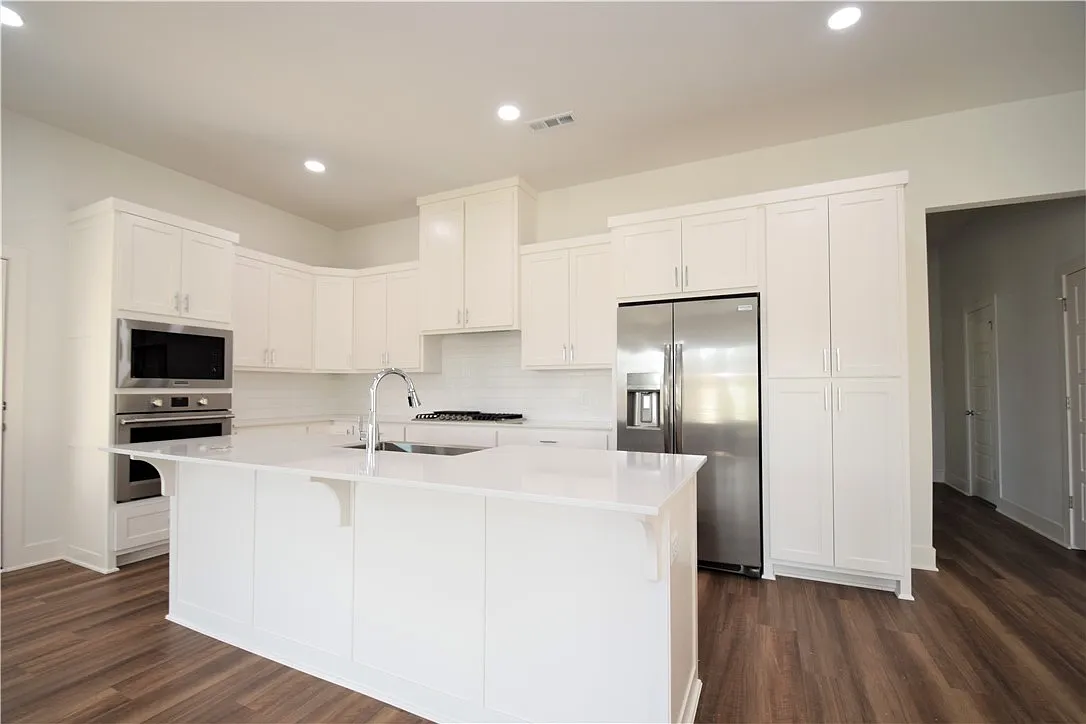 4 bed, 3.5 bath, 2587 sqft, $2,750 — Photo 3