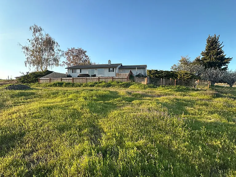 1020 S Van Sickle Ave — Photo 6