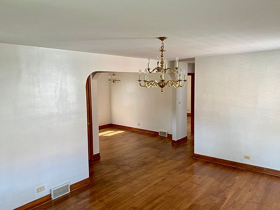 4th image of 328 32nd Ave