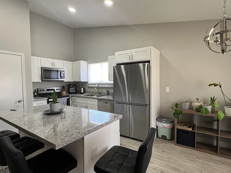 1408 E Carson Rd — Photo 2