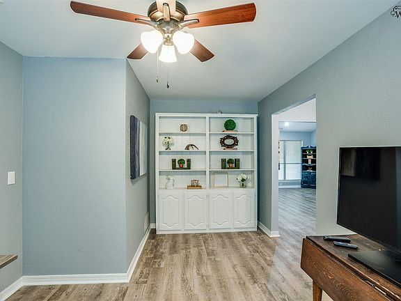 4th image of 2906 Cromwell Ave