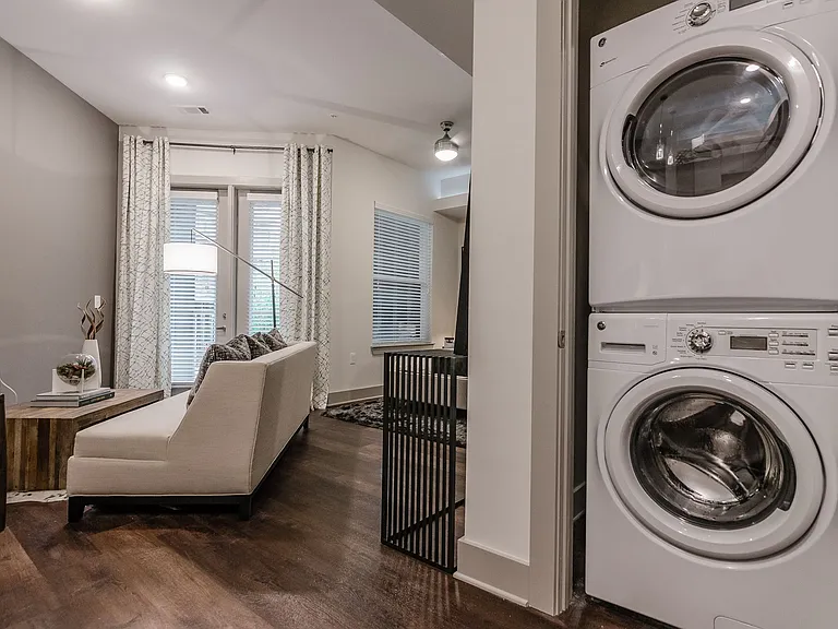 The Shay Apartments — Photo 7