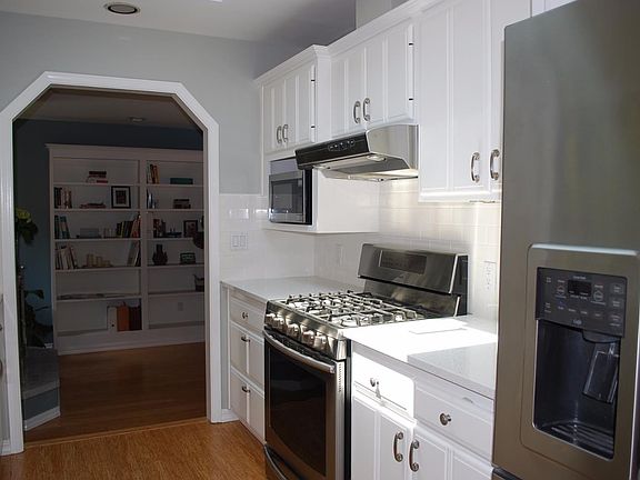 5th image of 1051 Wallace Ave