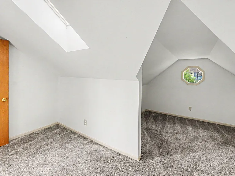 1616 Morton Ave — Photo 14