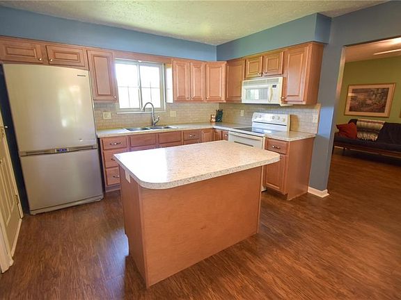 3rd image of 6937 Summerfield Dr N