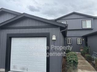 2454 SW 23rd St, Redmond, OR 97756