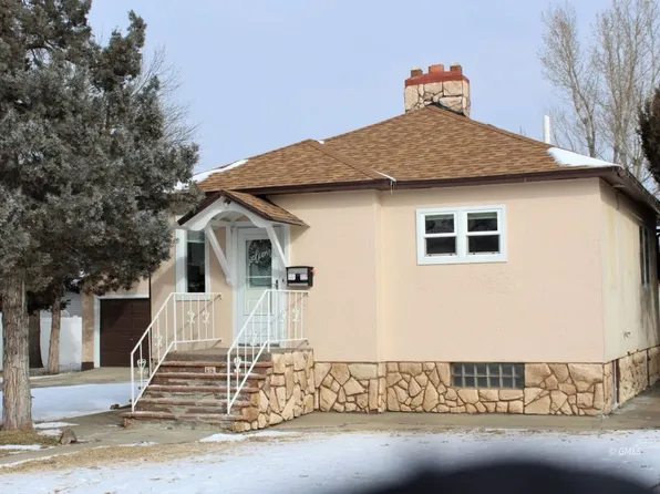 615 Snyder Ave, Glendive, MT 59330