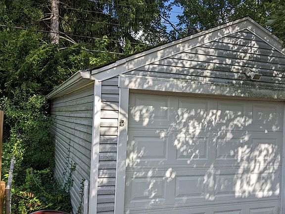 4th image of 3036 Mohican Ave