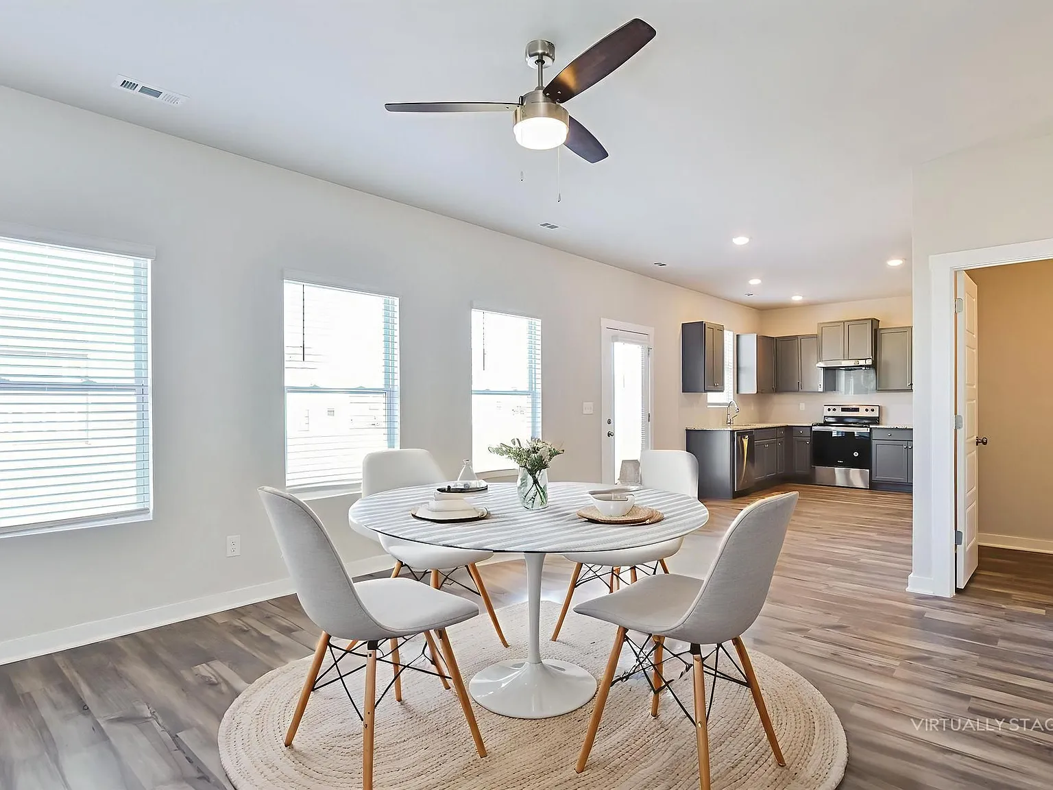 4 bed, 2.5 bath, 2091 sqft, $1,935 — Photo 2