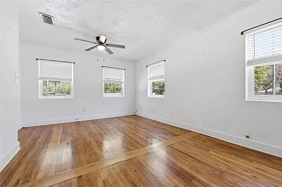 1334 NE 9th St — Photo 3