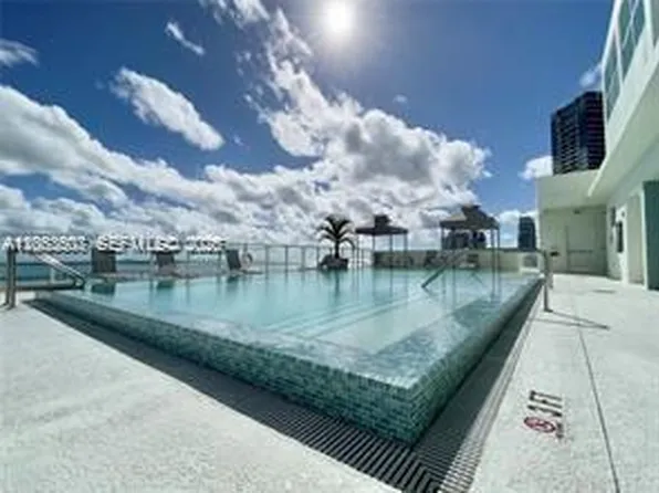 218 SE 14th St, Miami, FL
