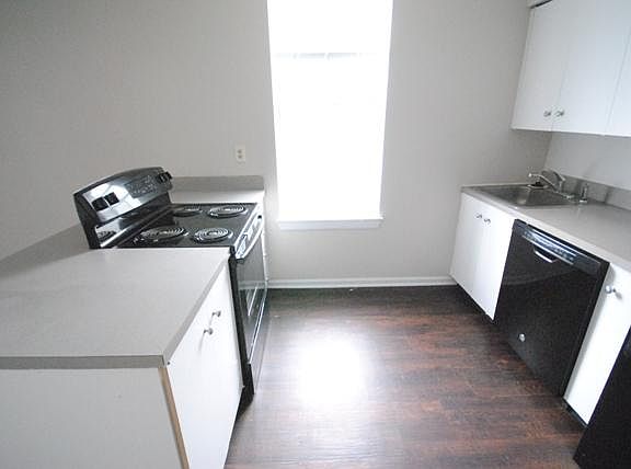 3rd image of 1021 Allen Ave #B