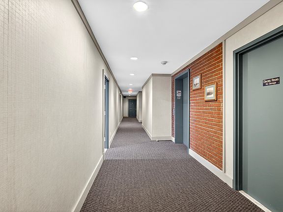 2nd image of 1020 N Stafford St APT 204
