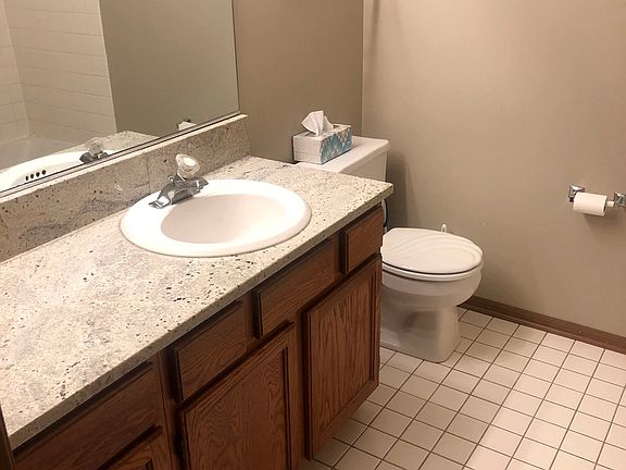 4th image of 1383 Hampshire Ct