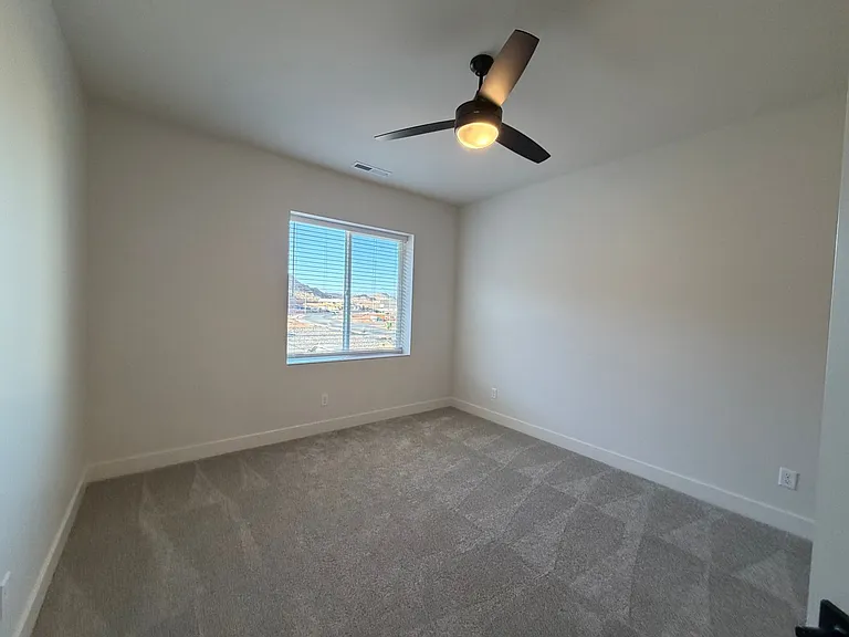 589 E Hemsworth Ln — Photo 33