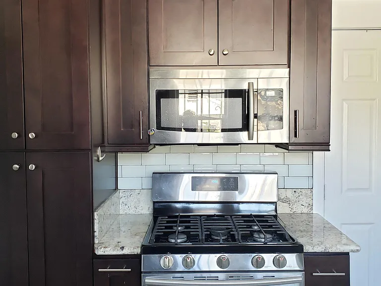 653 Washington Ave — Photo 1
