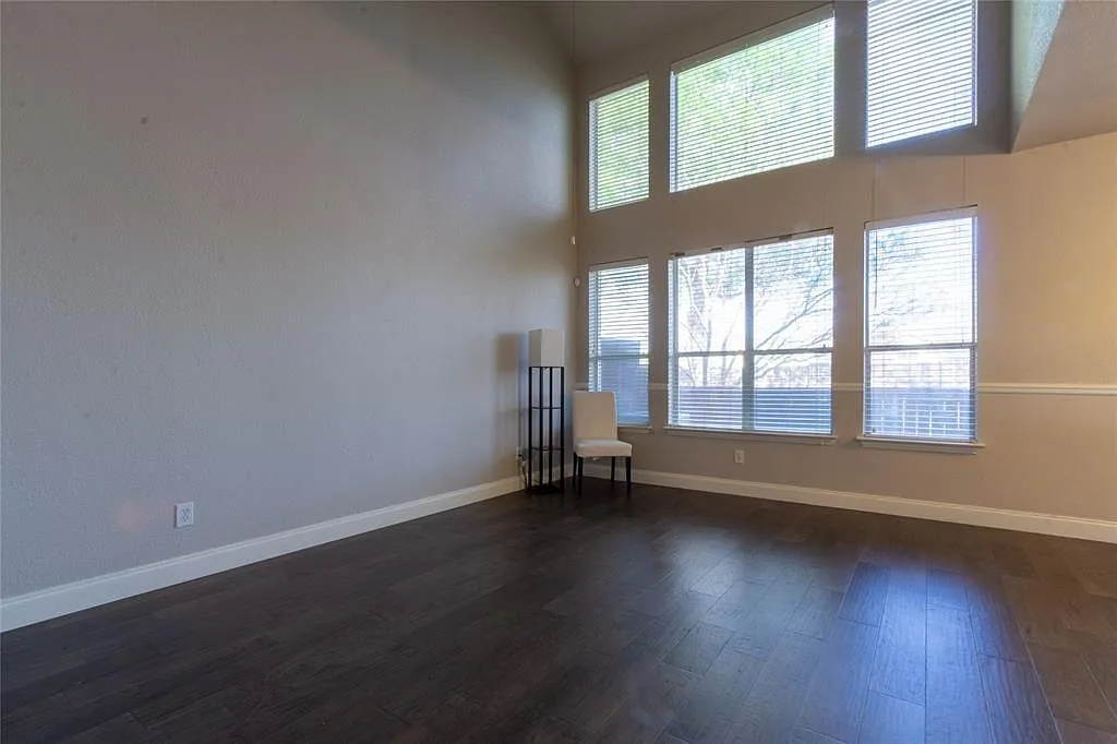 10008 Dryden Lane — Photo 3