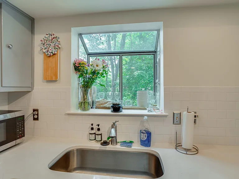 114 Brattlesboro Dr — Photo 17