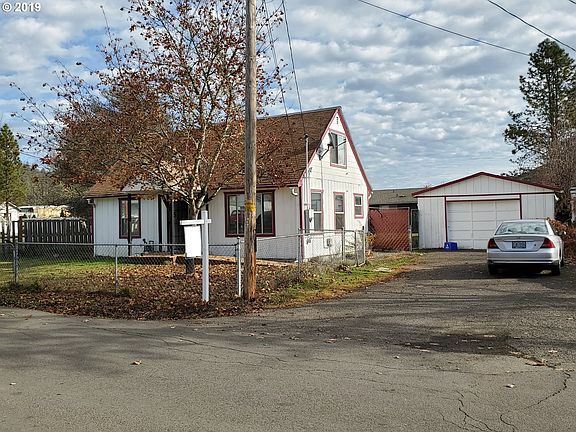 2nd image of 143 NE Lombardy Dr