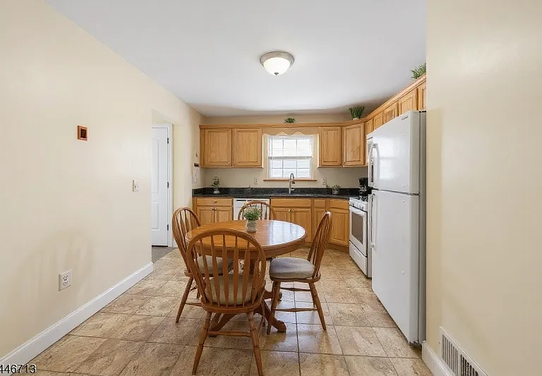 128 Baltimore Ave — Photo 4