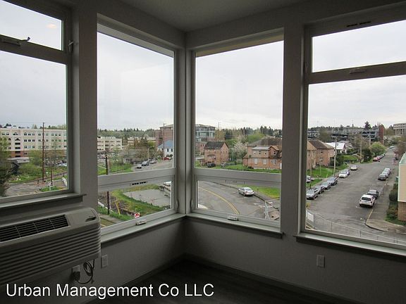 3rd image of 321 Legion Way SE #10110648