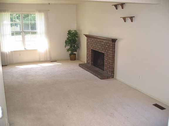 2nd image of 416-418 Spartan Ave