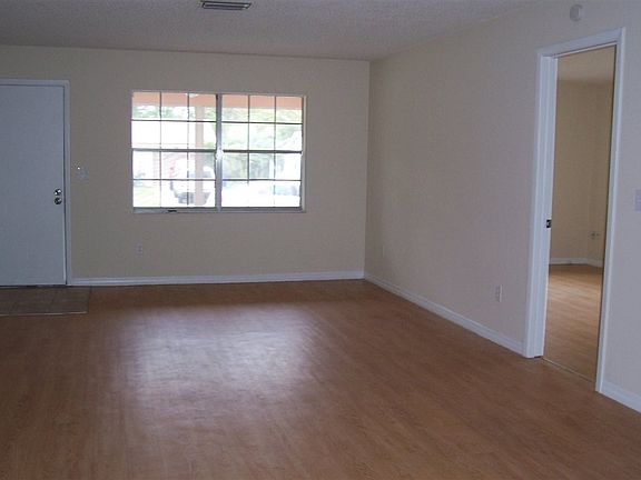 3rd image of 393 Casuarina Cir