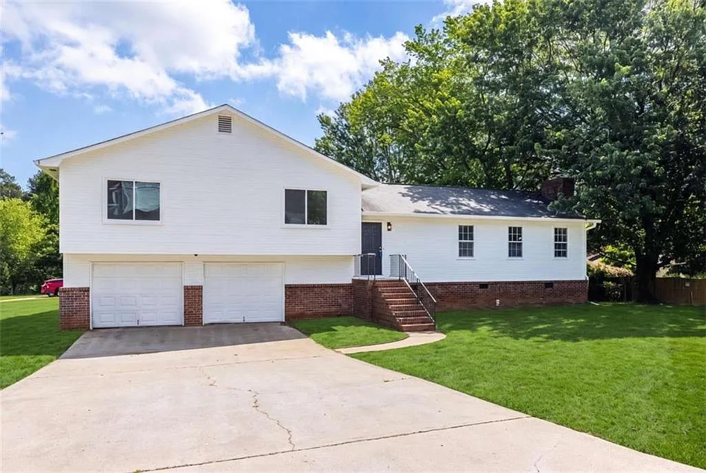 3 bed, 2.5 bath, 2096 sqft, $2,550 — Photo 2
