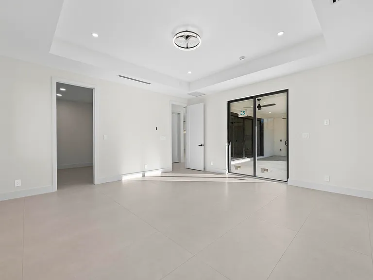 621 NW 42nd Ave — Photo 36