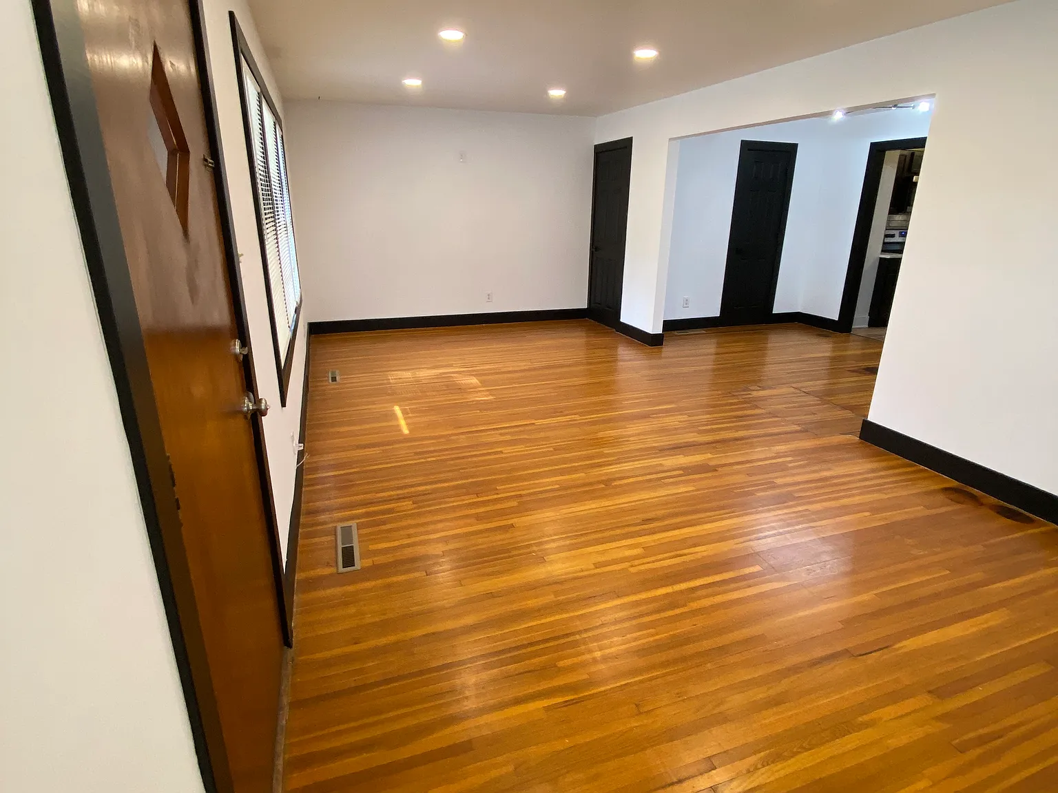 2 bed, 1800 sqft, $1,250 — Photo 2