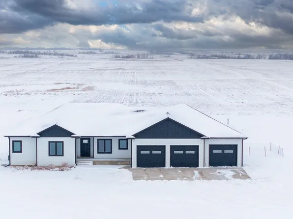 14910 19th Ave SW, Burlington, ND 58722