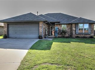 209 S Chanda Ln, Mustang, OK 73064