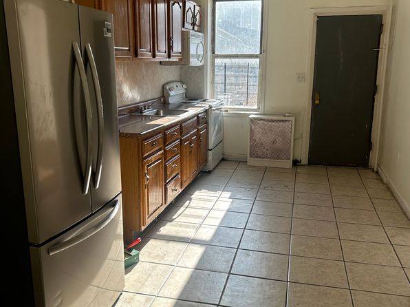 160 W Sandford Blvd #1R