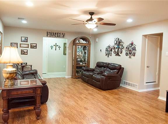 3rd image of 1716 Coral Rock Ct