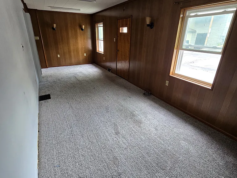 Rear — Photo 5