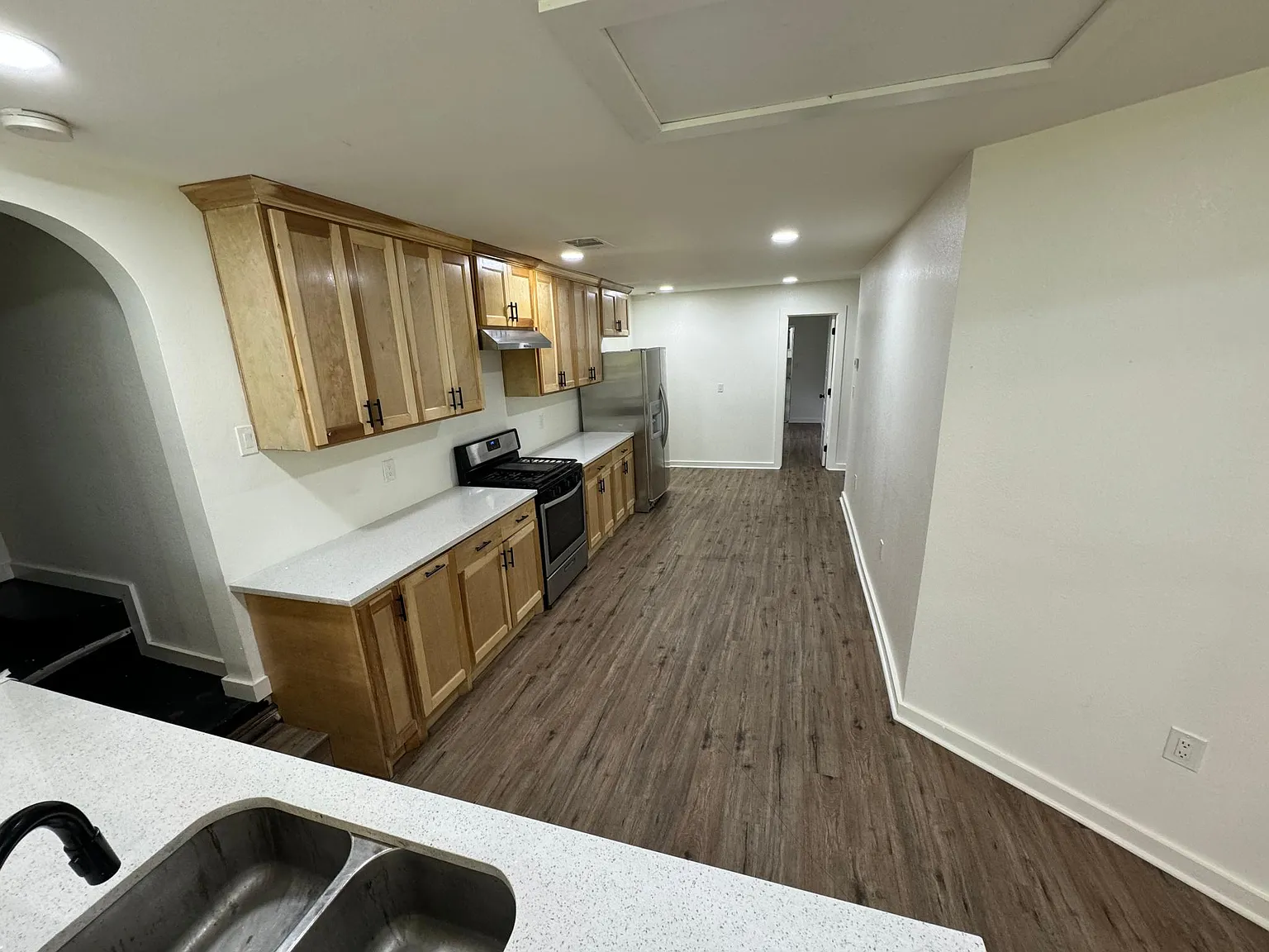 3 bed, 1056 sqft, $1,950 — Photo 4