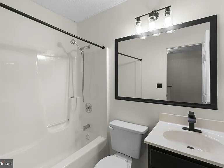 1043 Debbie Ave — Photo 30