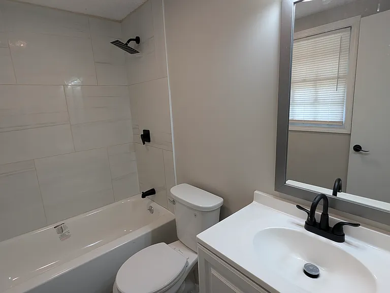 130 Margaret Dr — Photo 2
