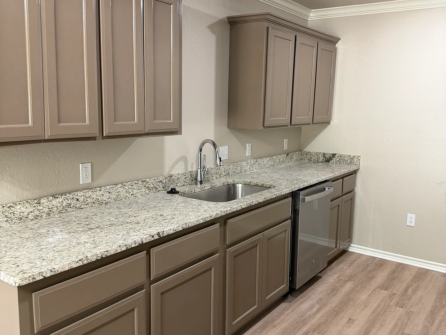 2 bed, 1100 sqft, $1,500 — Photo 4