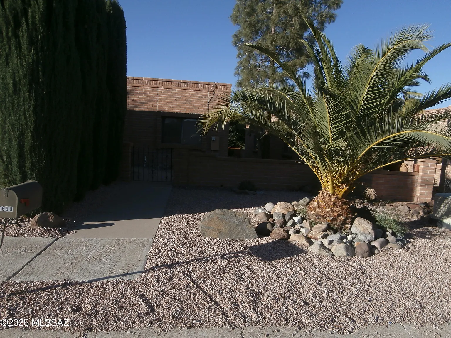 2 bed, 2.0 bath, 1750 sqft, $1,695 — Photo 1