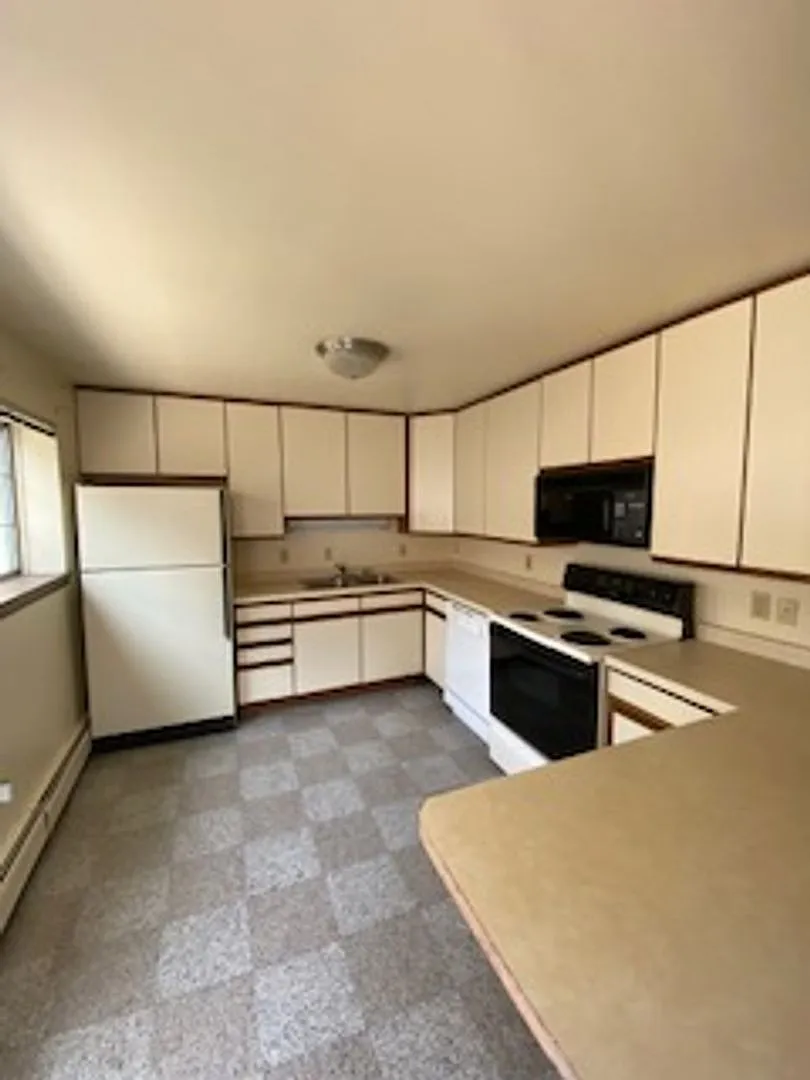 Building Photo - 230 W Lakelawn Pl