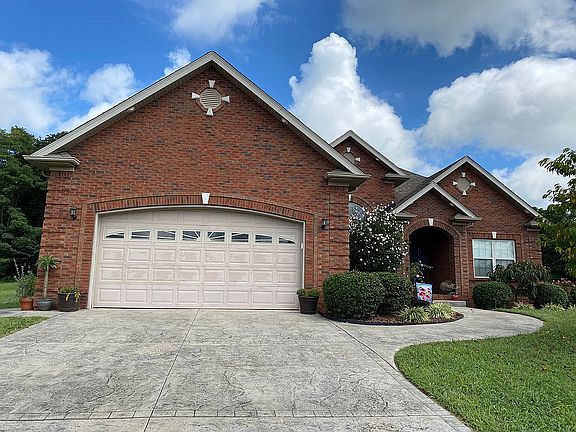 3rd image of 130 Lorenza Cir