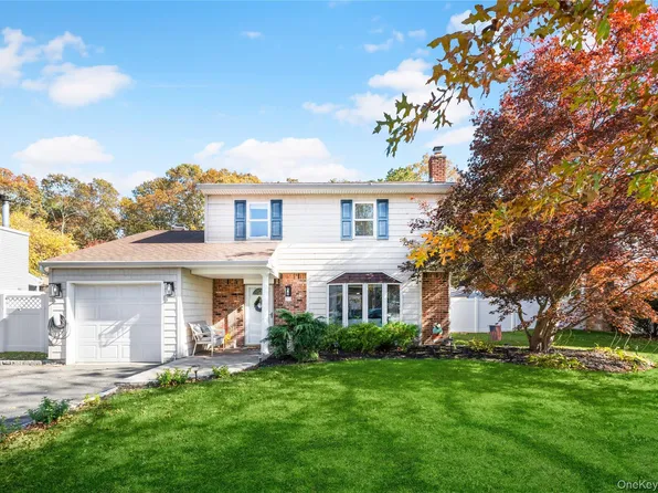 31 Fallen Leaf Road, Holbrook, NY 11741