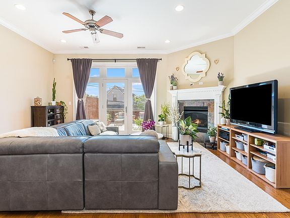 2nd image of 4141 N Kedzie Ave #206F