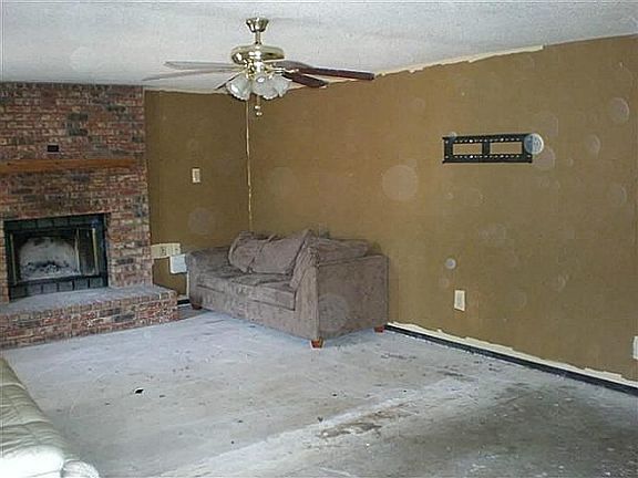 2nd image of 1212 Ashwood Dr